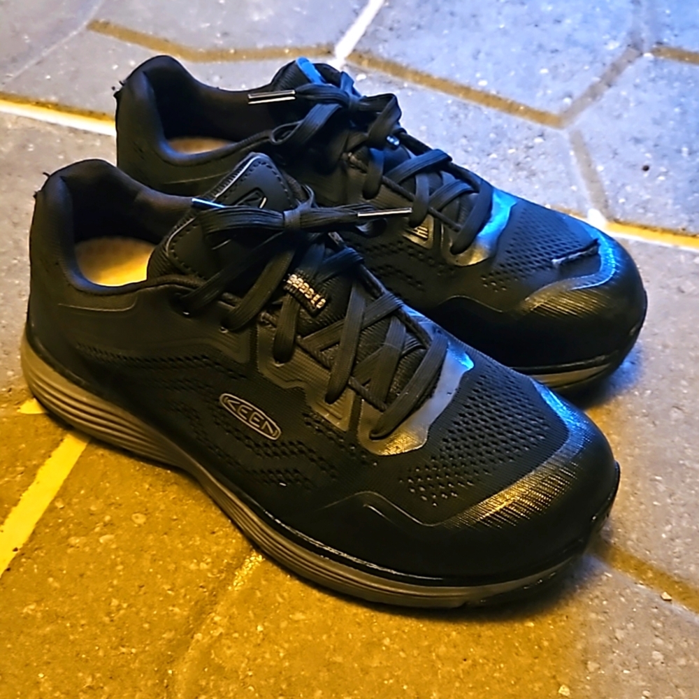 Steel toe shoes
